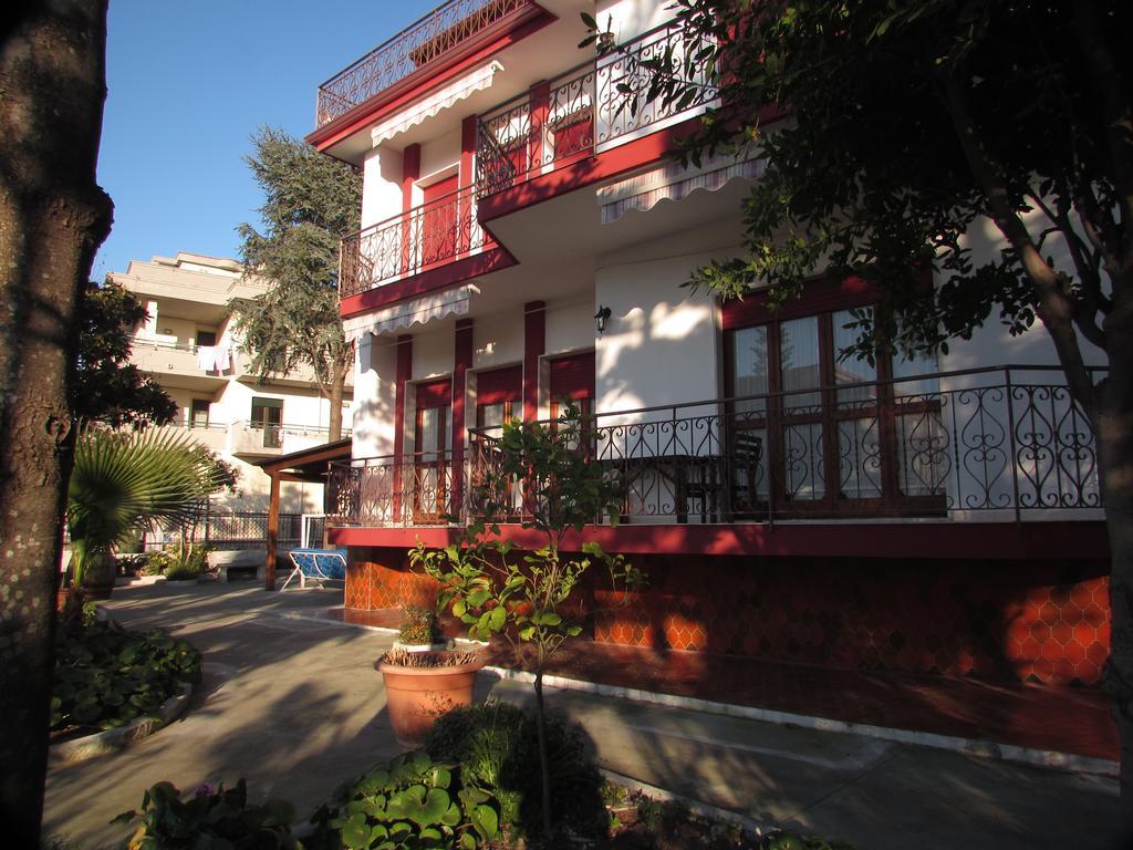 Villa Claudianna Bed & Bike Πέστουμ Εξωτερικό φωτογραφία